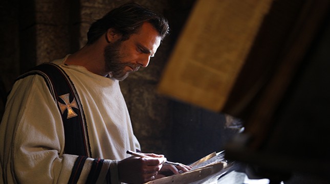 Recreación de San Agustín escribiendo en su escritorio